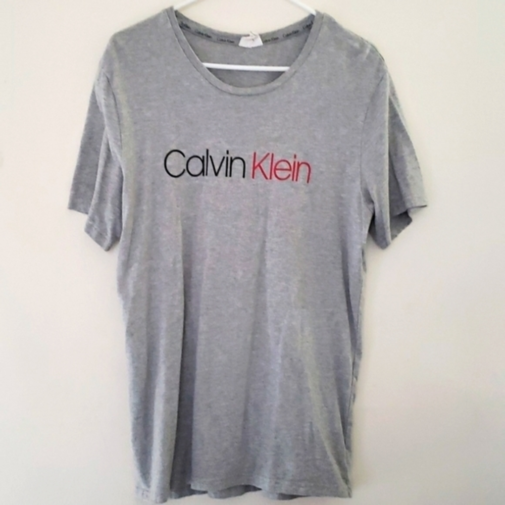 LARGE Calvin‎ Klein TSHIRT